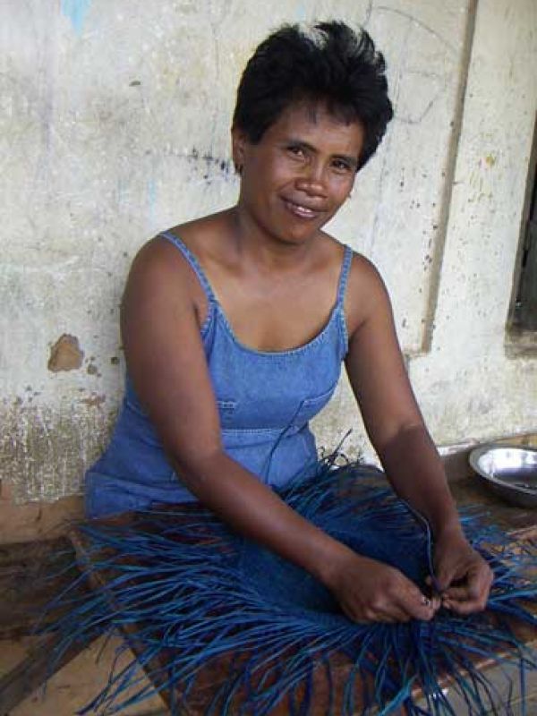 6.  Mme Vololoniaina braid together with Ida and another sister-in-law.