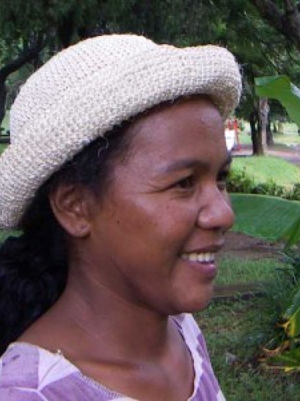 Step 8. Sisal hat crochet of naturewhite sisal. A much appreciated hat. Click below to find it in La Maison Afrique FAIR TRADE assortment.  